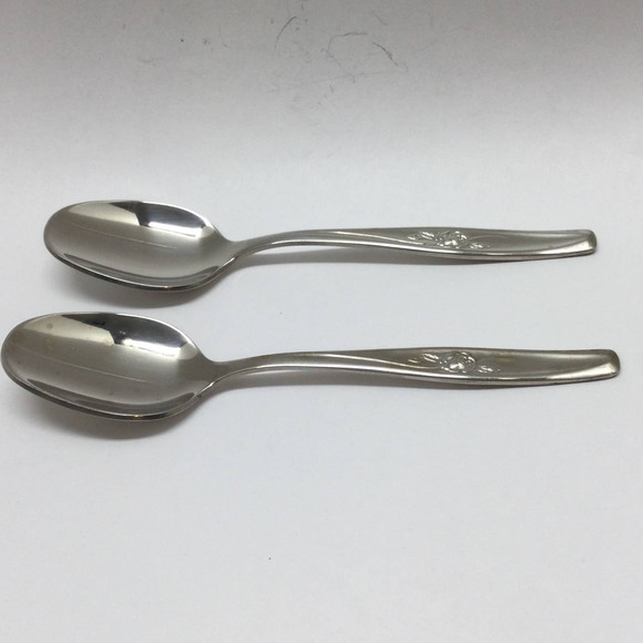 2 piece International Silver Random Rose Stainless Luxury Teaspoons 5 7/8 Length - Picture 1 of 7